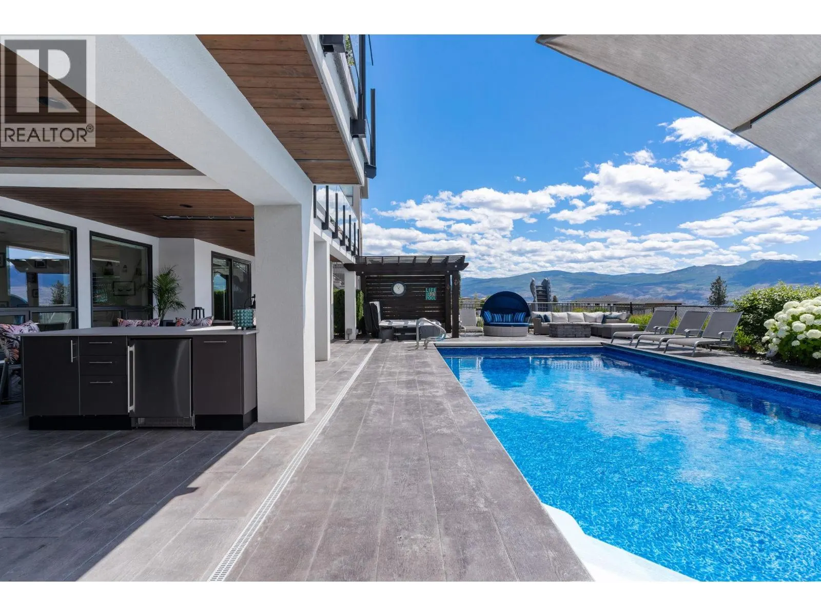 3350 Vineyard View Drive