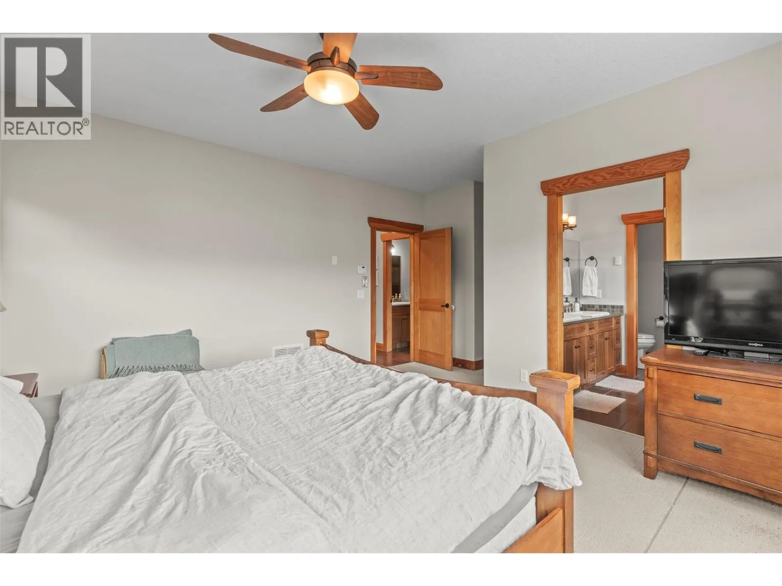2479 Eagle Bay Road Unit# 16