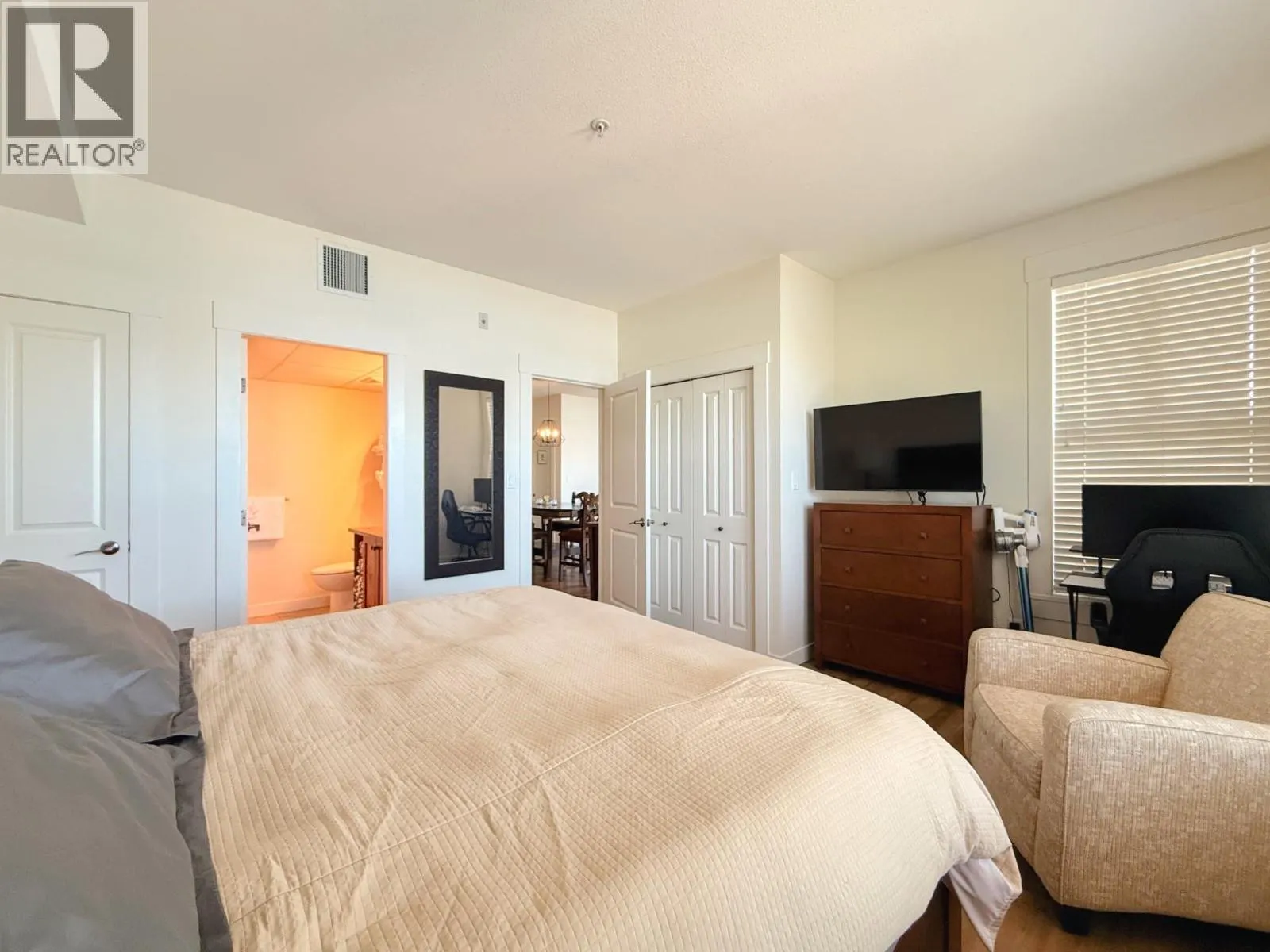 4200 Lakeshore Drive Unit# 241
