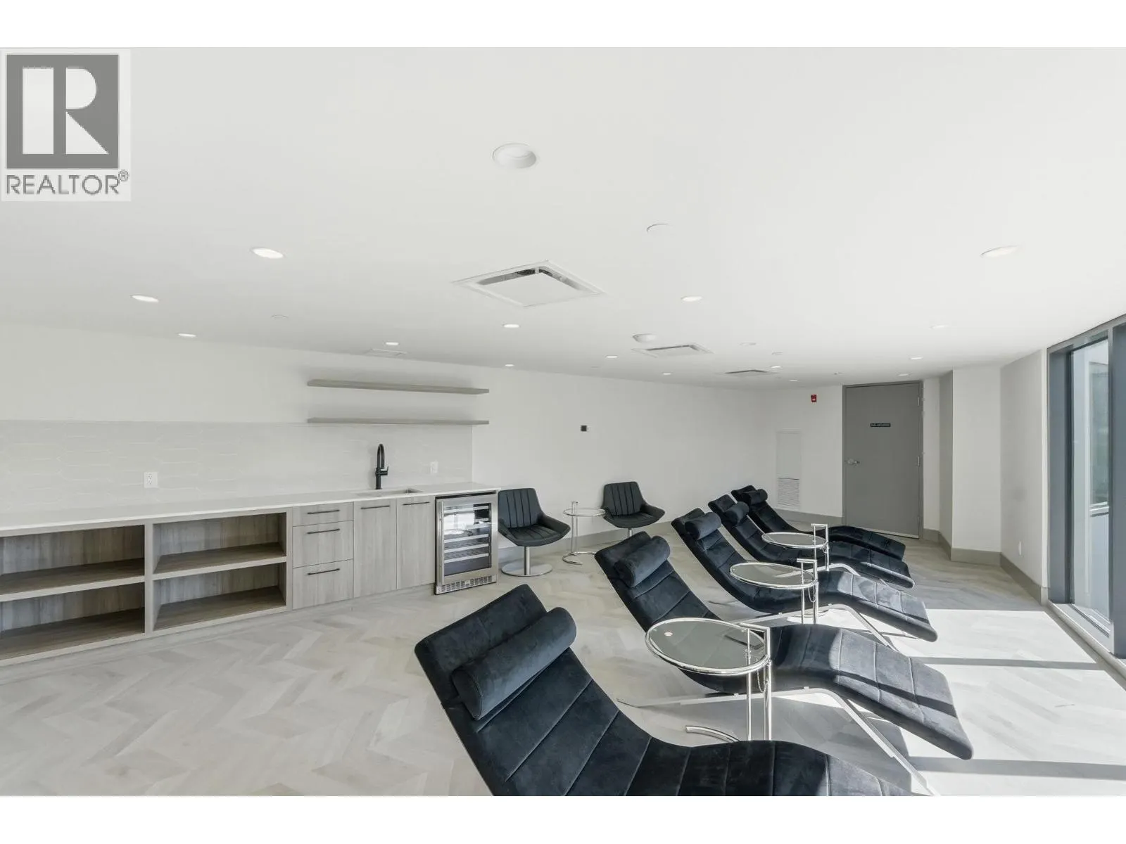 3700 Capozzi Road Unit# PH5
