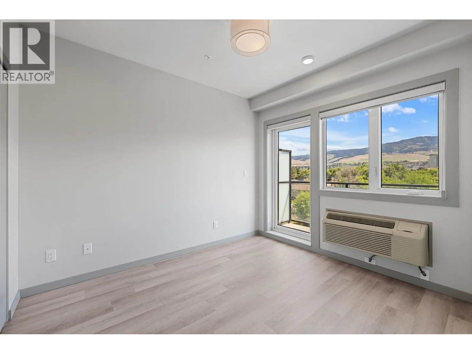 345 Dougall Road Unit# 325