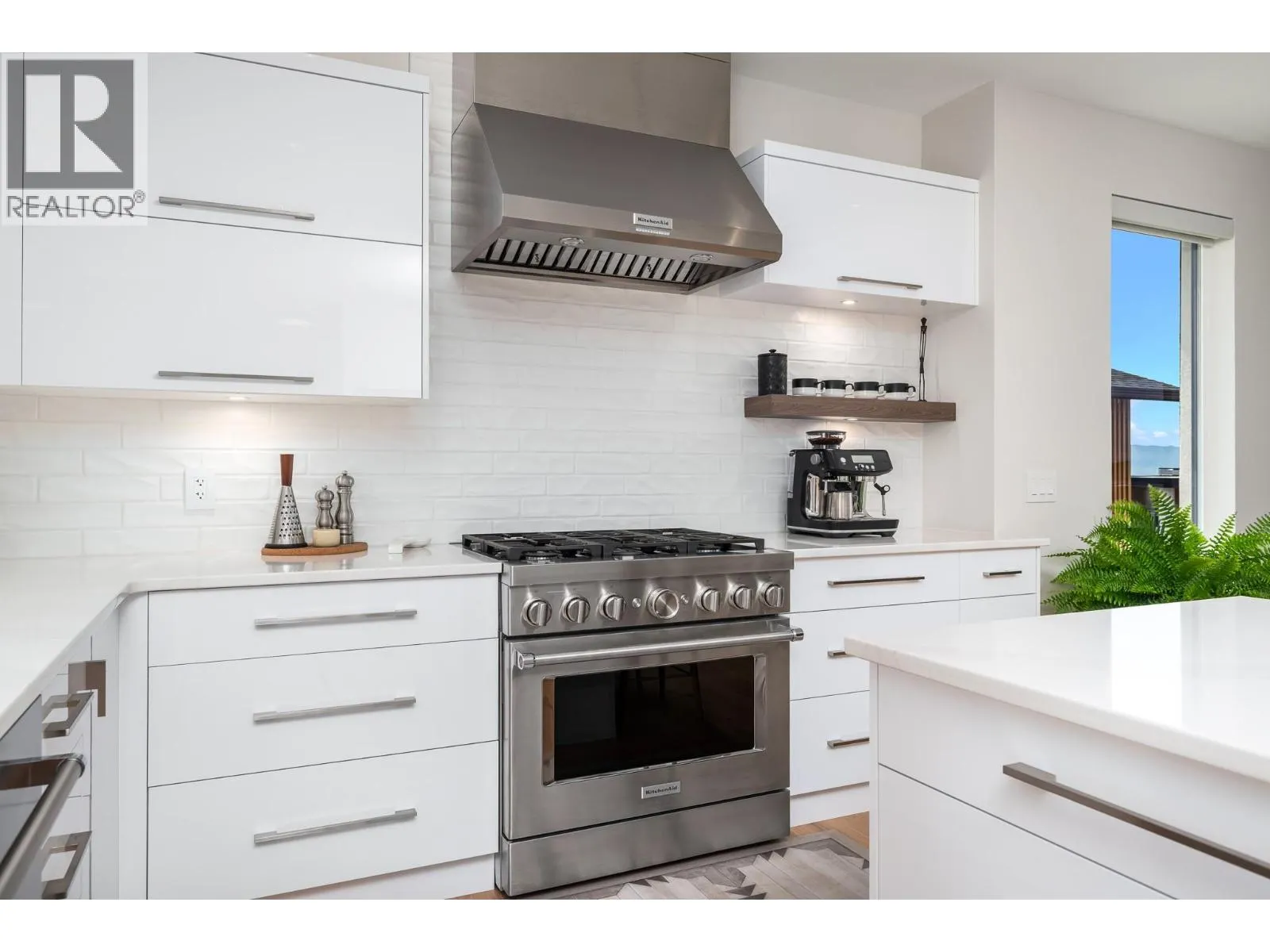 9839 Beacon Hill Crescent
