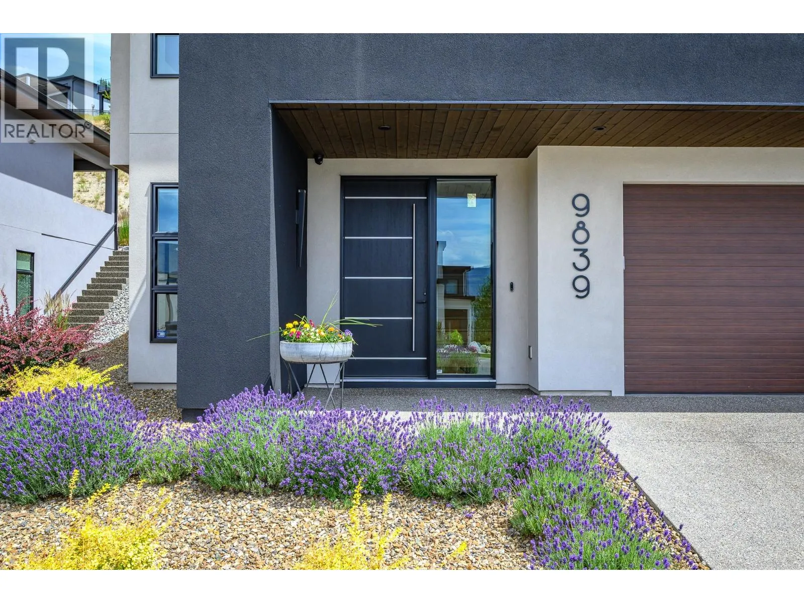 9839 Beacon Hill Crescent