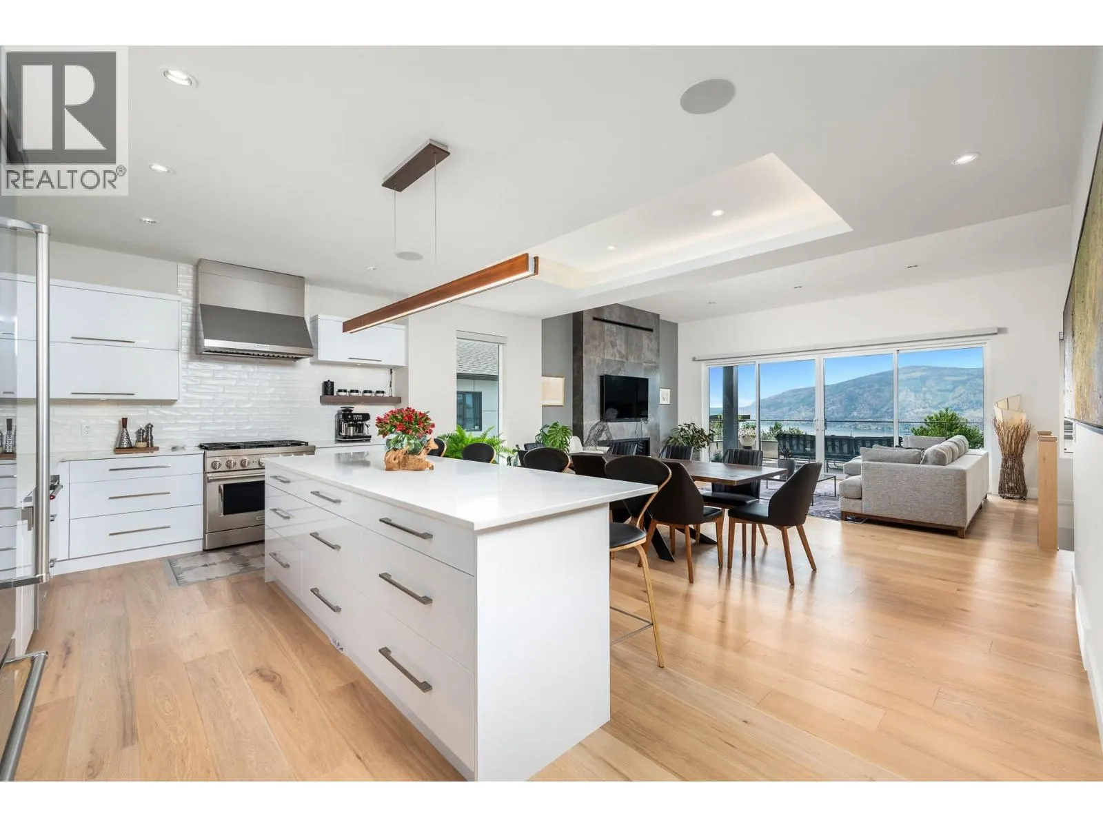 9839 Beacon Hill Crescent