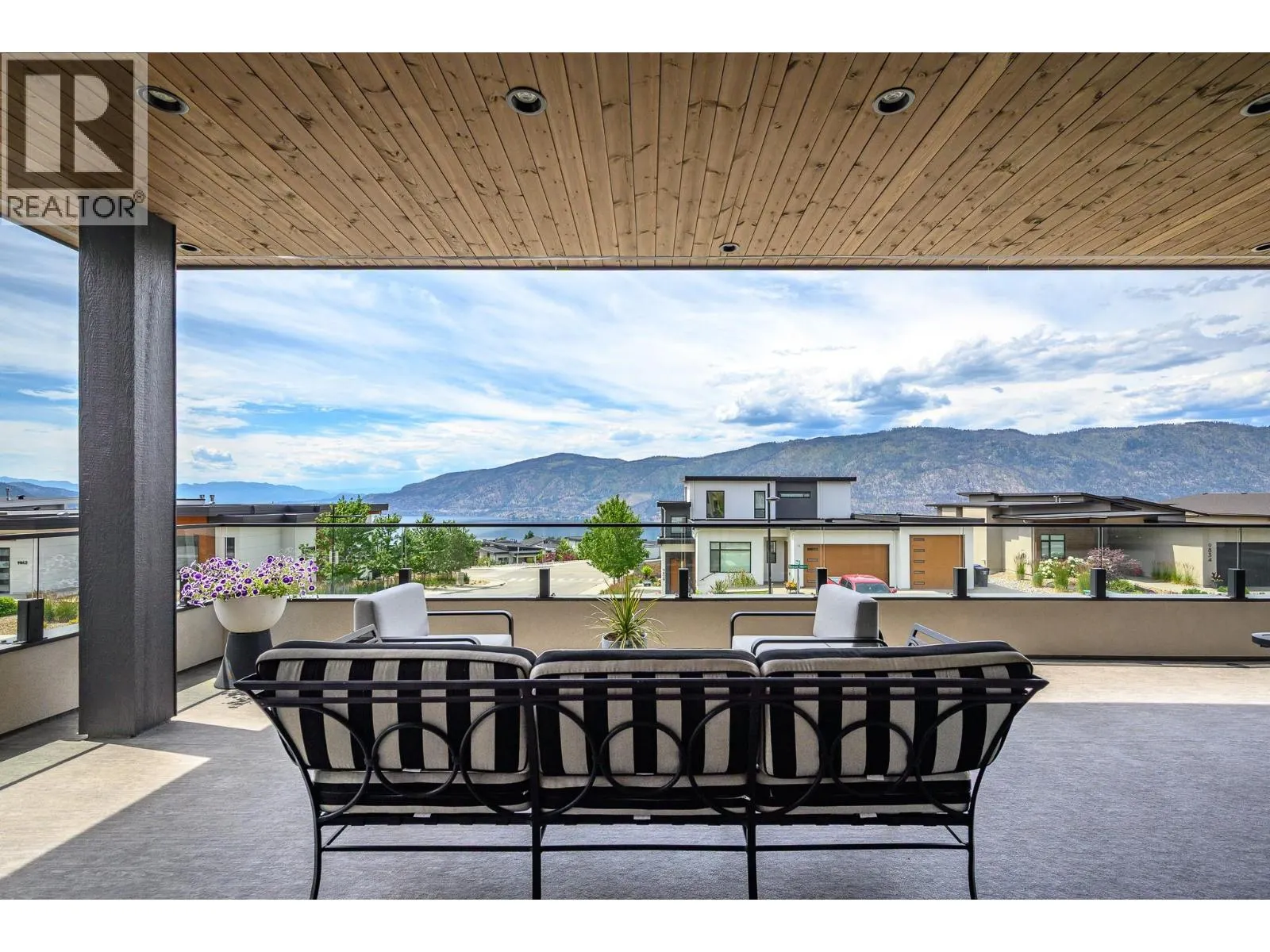 9839 Beacon Hill Crescent