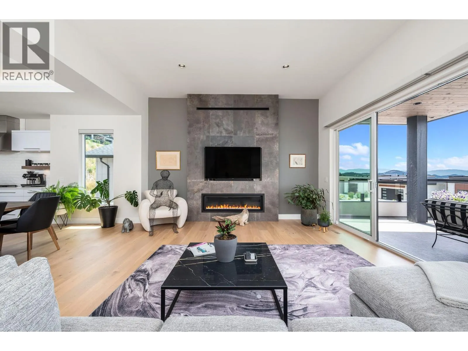 9839 Beacon Hill Crescent