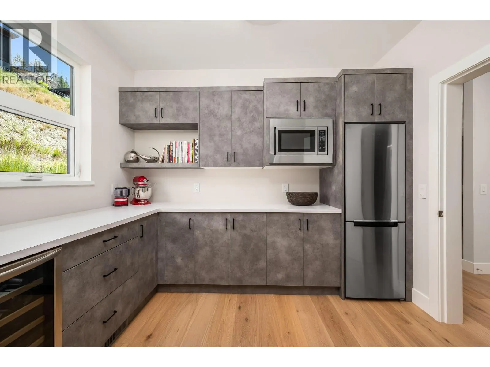 9839 Beacon Hill Crescent