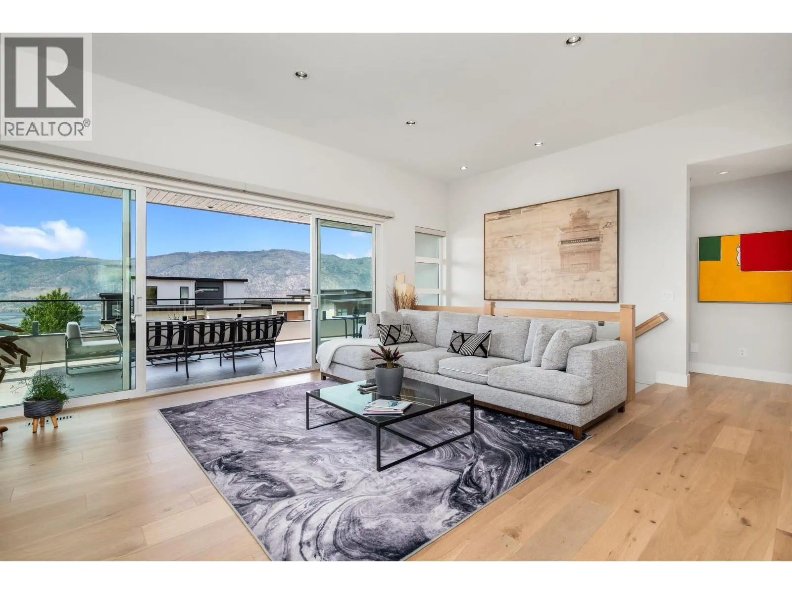 9839 Beacon Hill Crescent