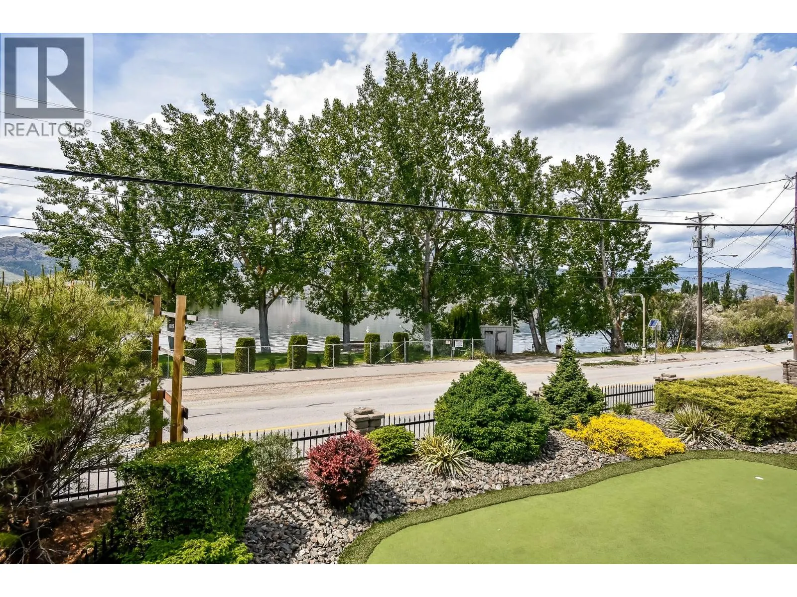5005 LAKESHORE Drive Unit# 111