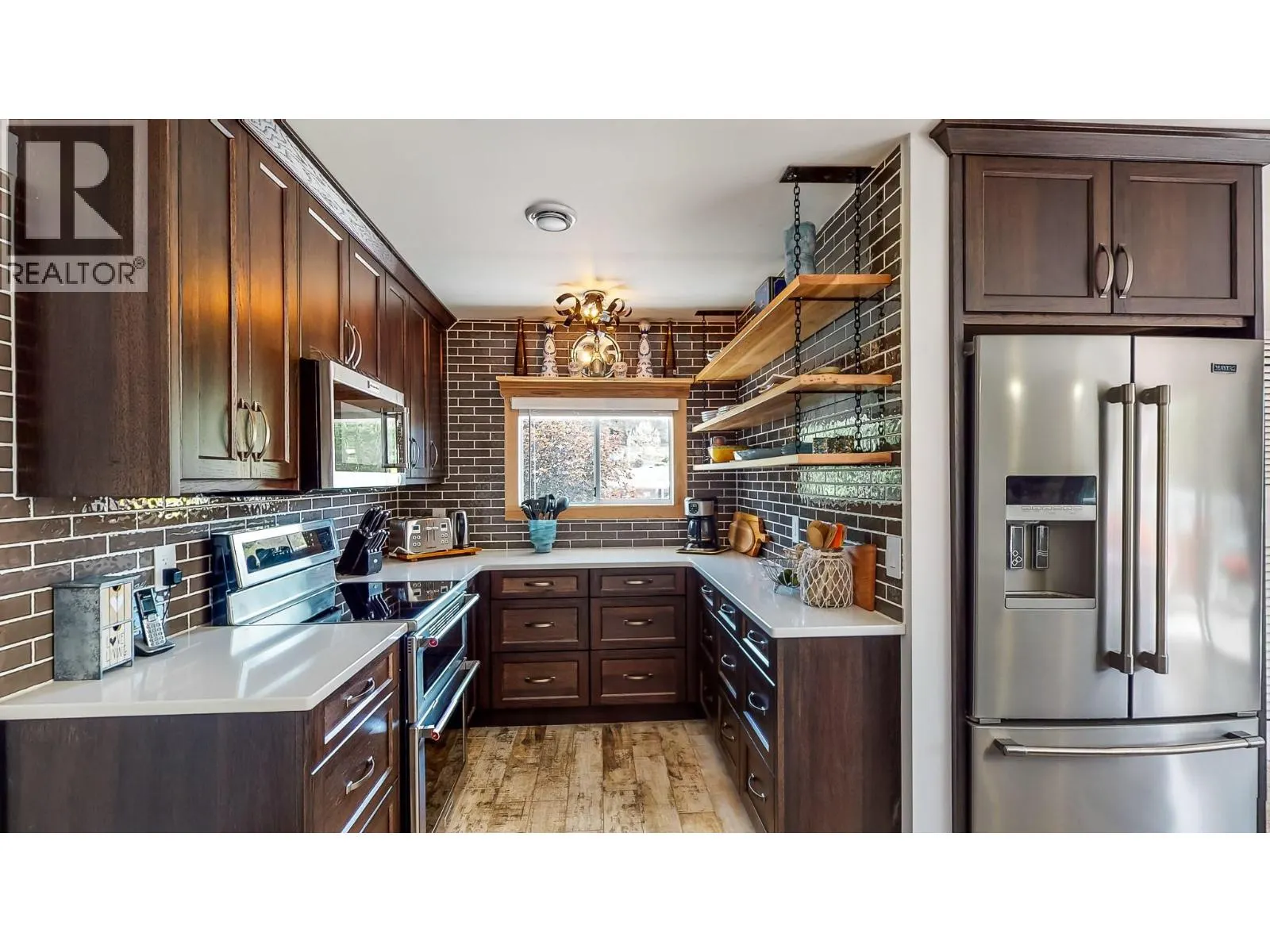 5005 LAKESHORE Drive Unit# 111