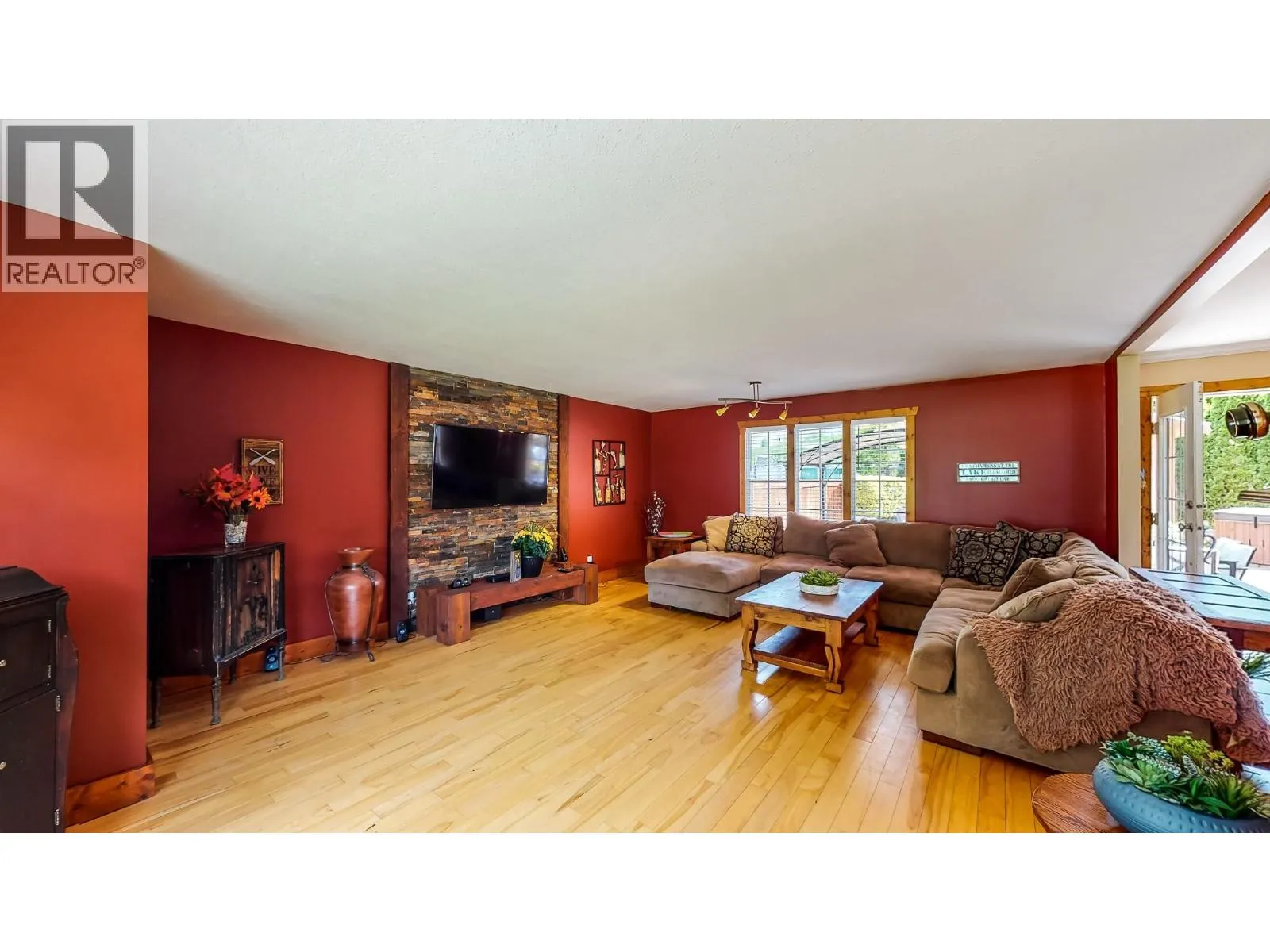 5005 LAKESHORE Drive Unit# 111