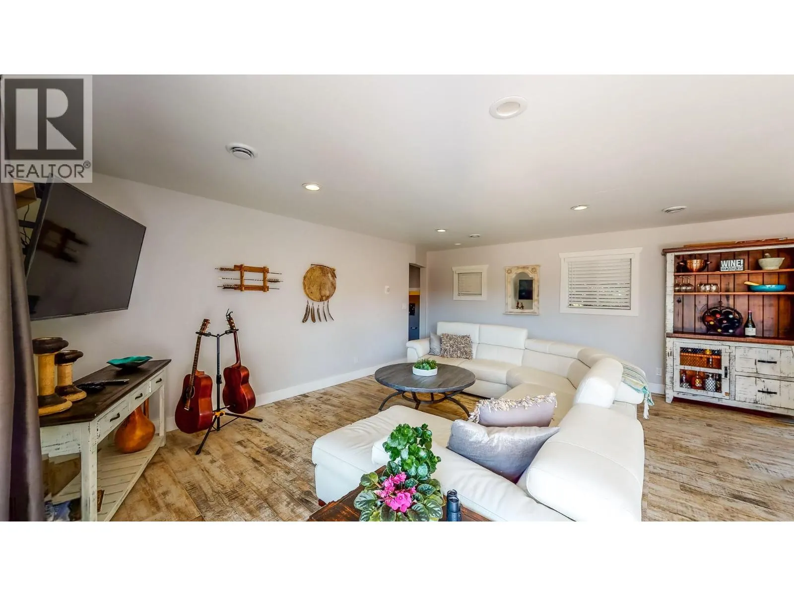 5005 LAKESHORE Drive Unit# 111
