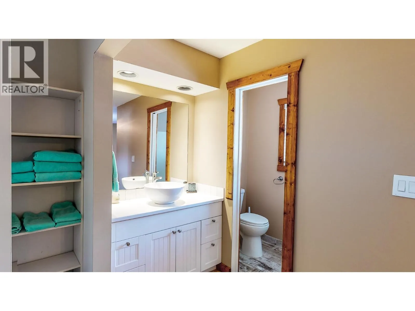 5005 LAKESHORE Drive Unit# 111