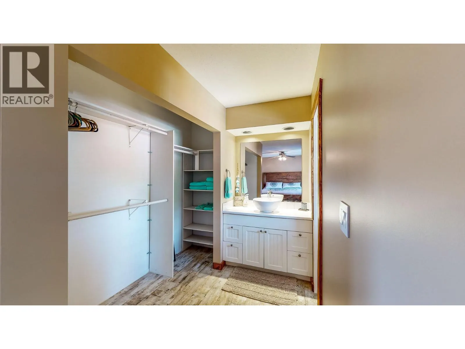 5005 LAKESHORE Drive Unit# 111