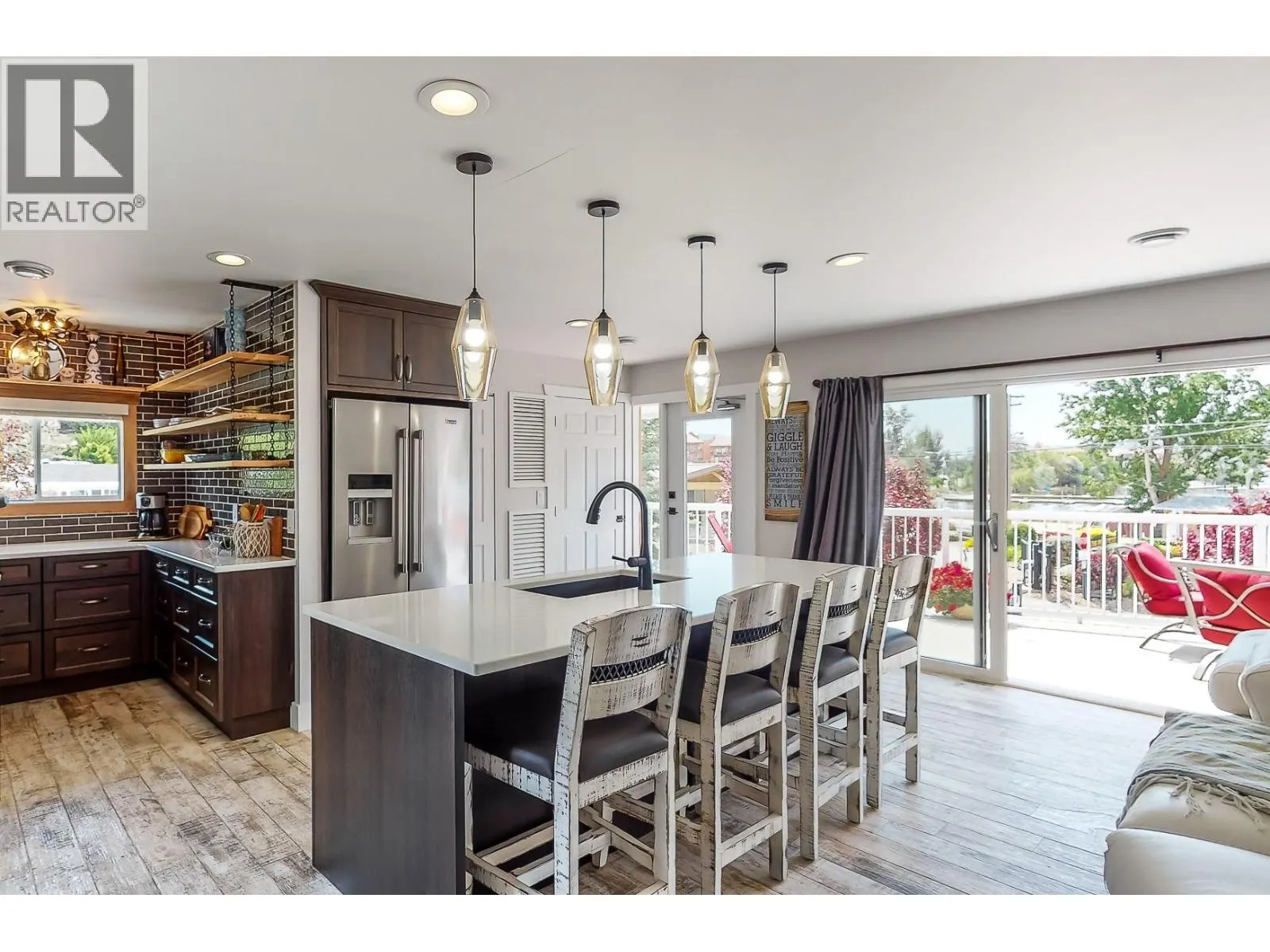 5005 LAKESHORE Drive Unit# 111