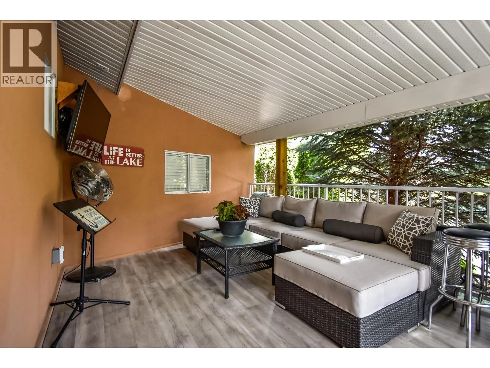 5005 LAKESHORE Drive Unit# 111