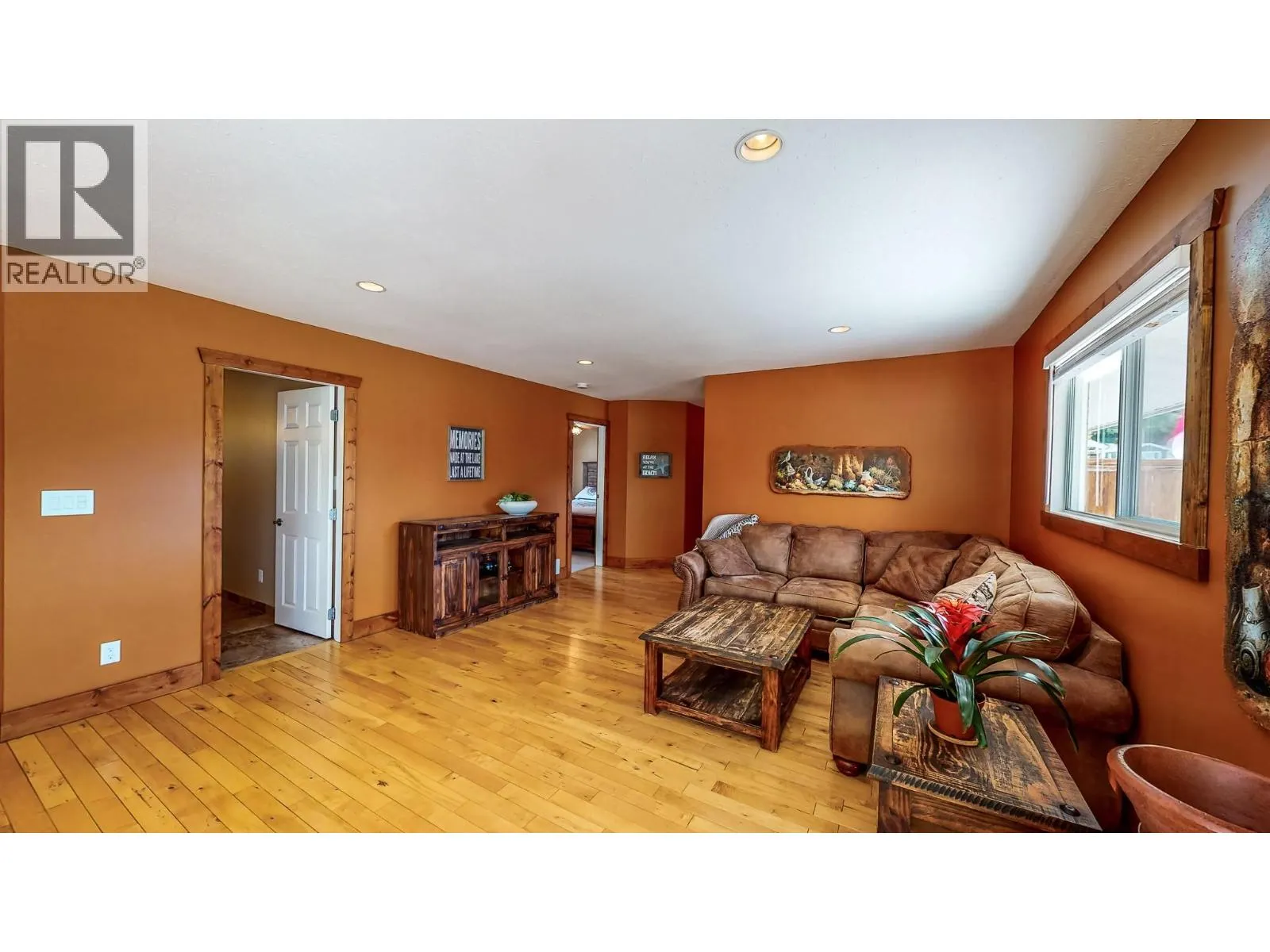 5005 LAKESHORE Drive Unit# 111