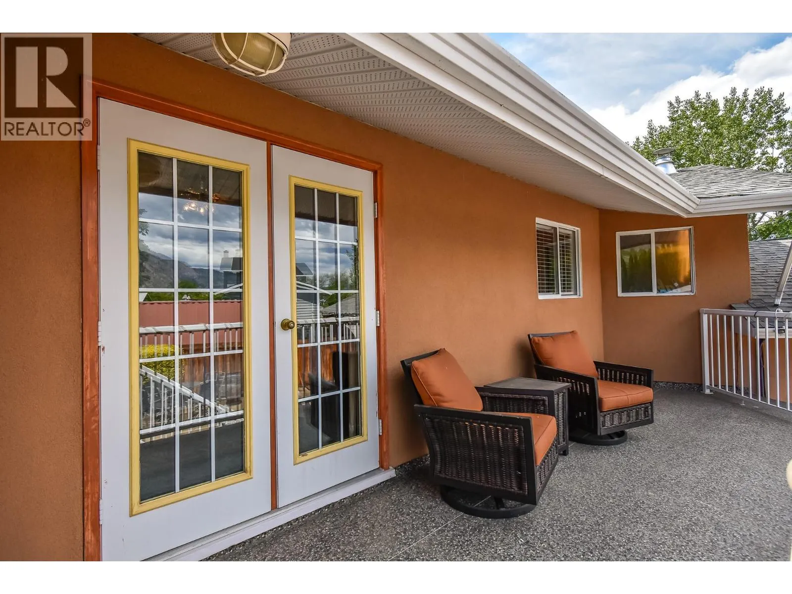 5005 LAKESHORE Drive Unit# 111