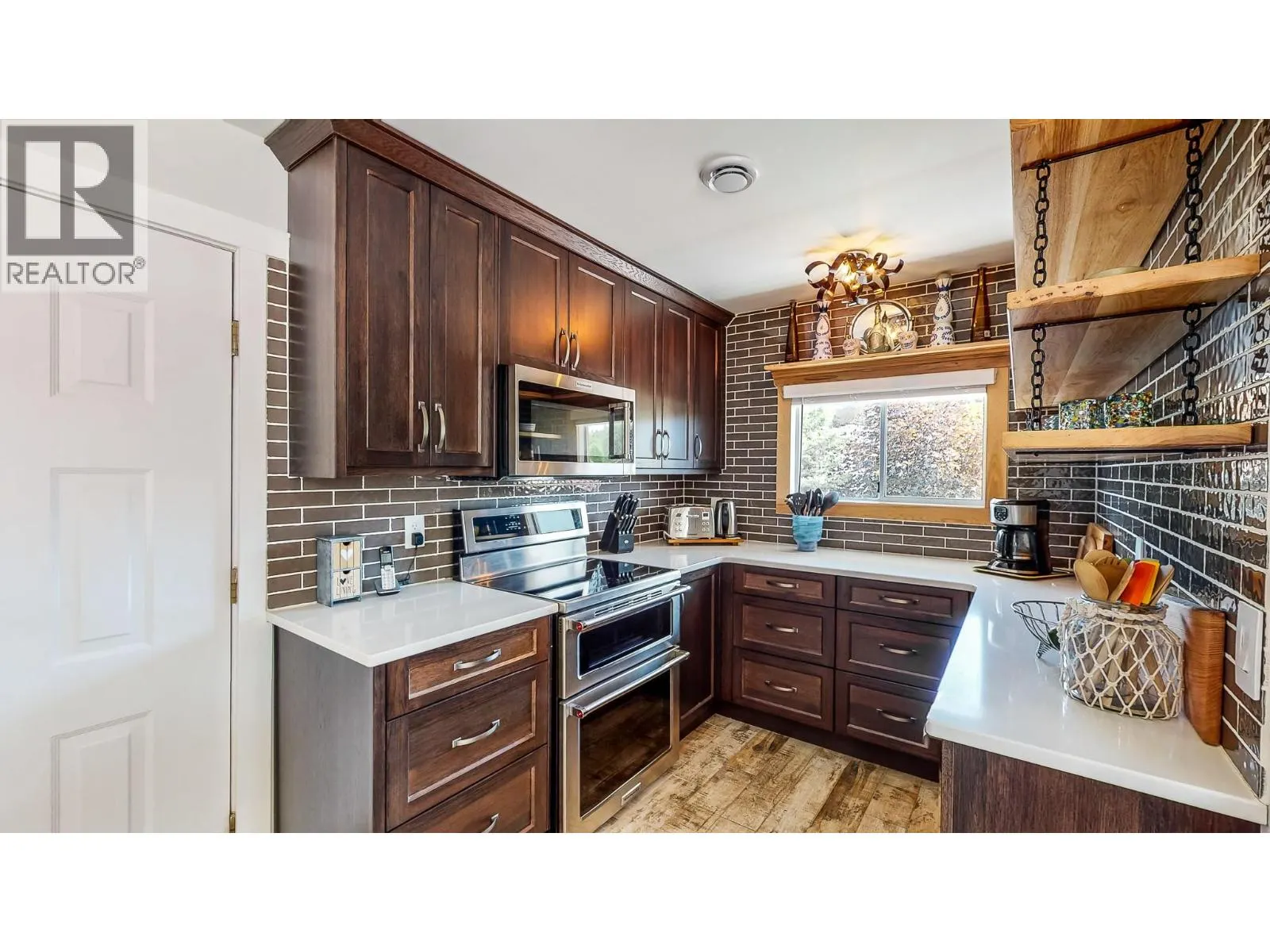 5005 LAKESHORE Drive Unit# 111