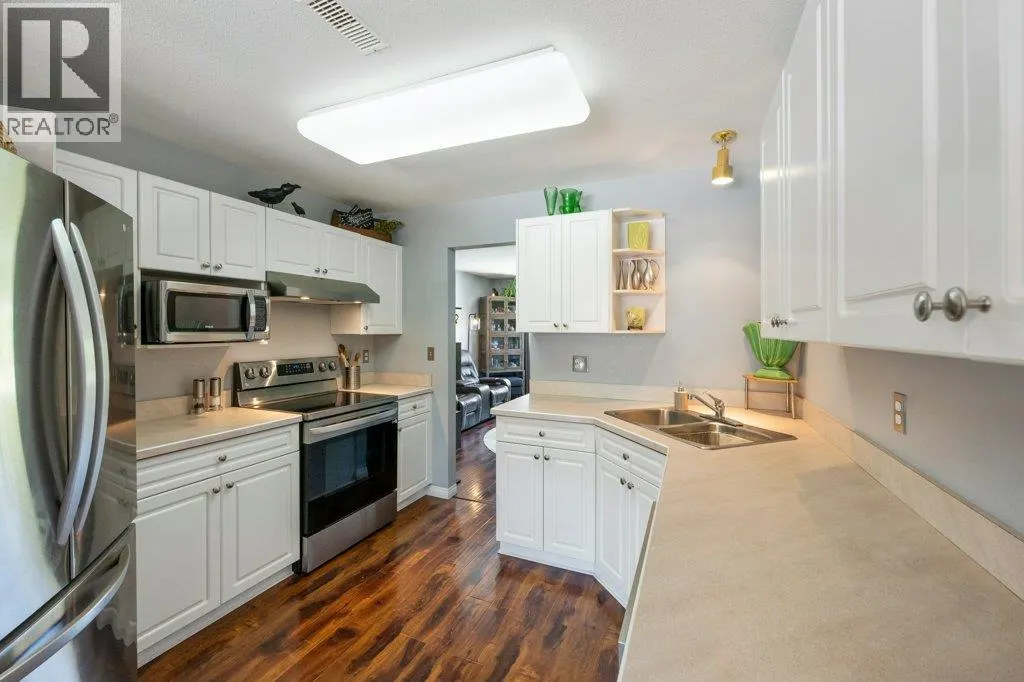 6514 MEADOWS Drive Unit# 8