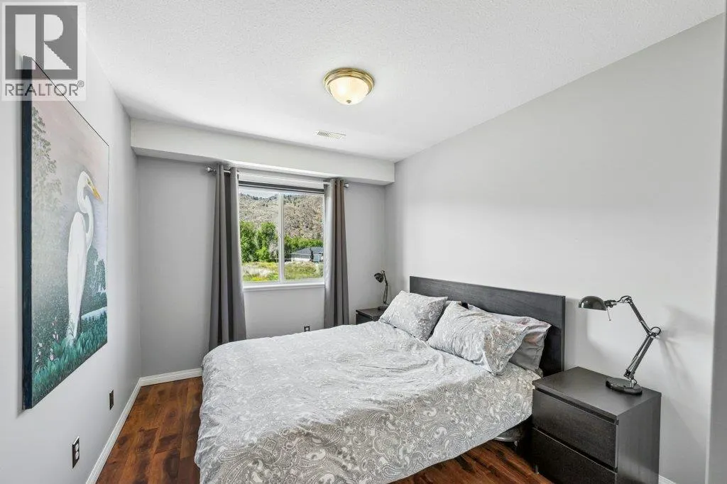 6514 MEADOWS Drive Unit# 8