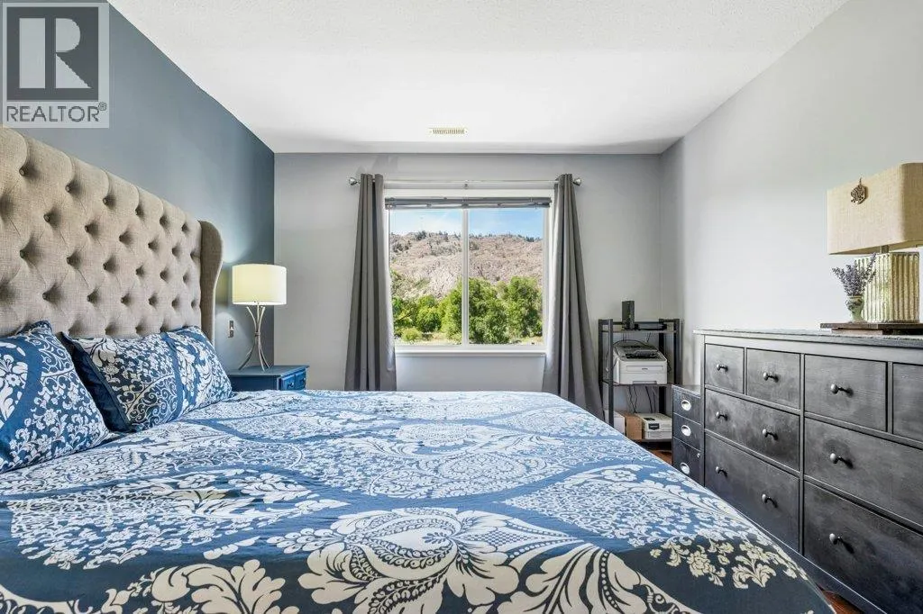 6514 MEADOWS Drive Unit# 8