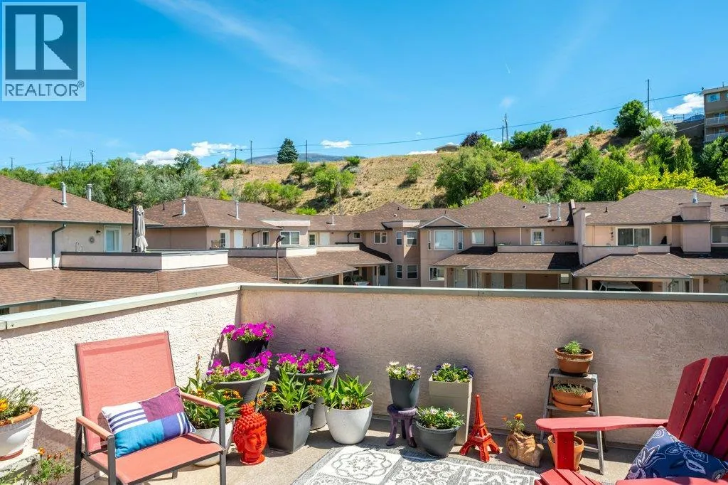 6514 MEADOWS Drive Unit# 8