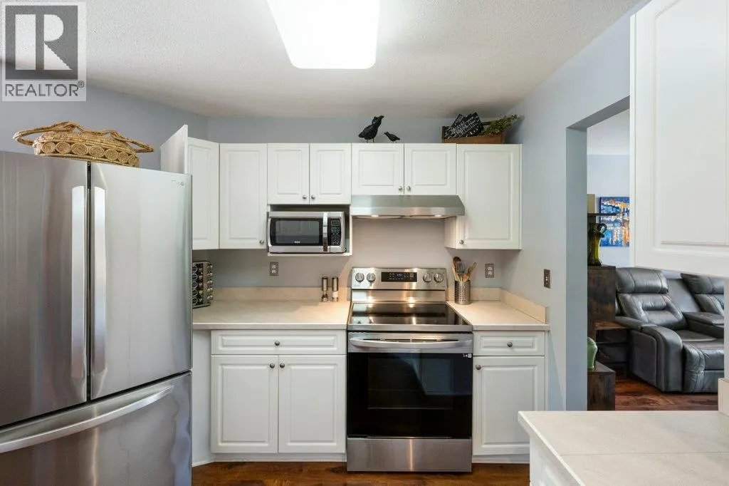 6514 MEADOWS Drive Unit# 8