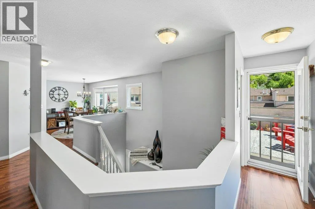 6514 MEADOWS Drive Unit# 8