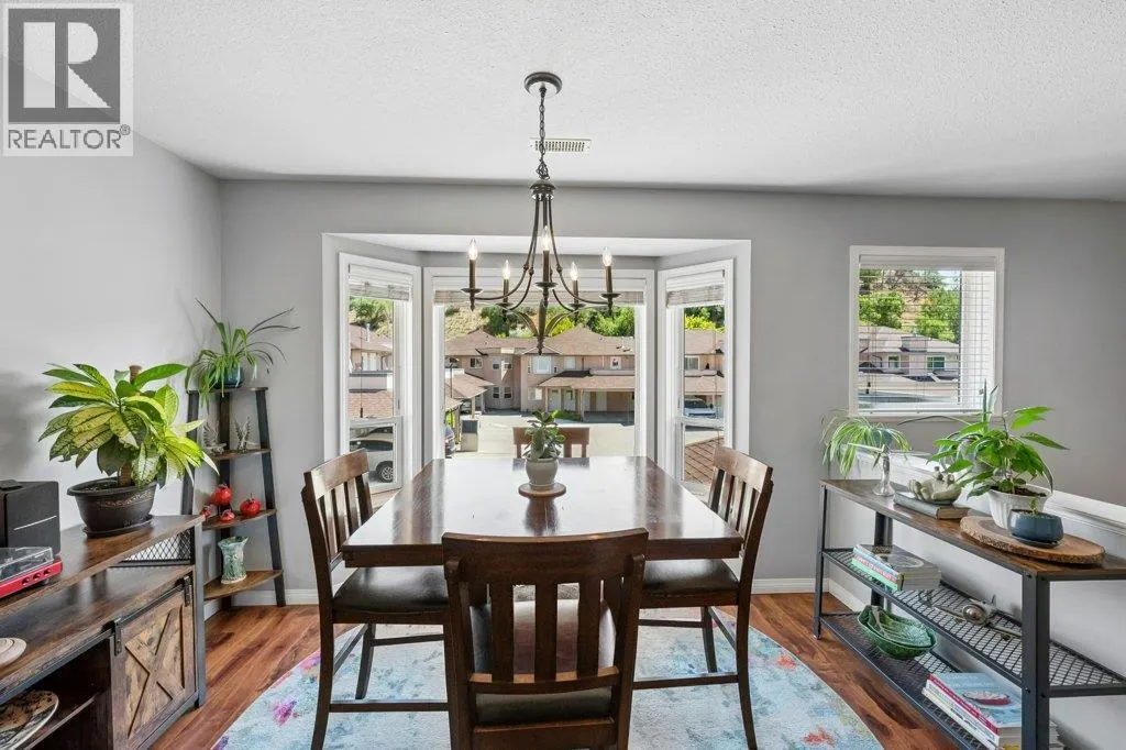 6514 MEADOWS Drive Unit# 8