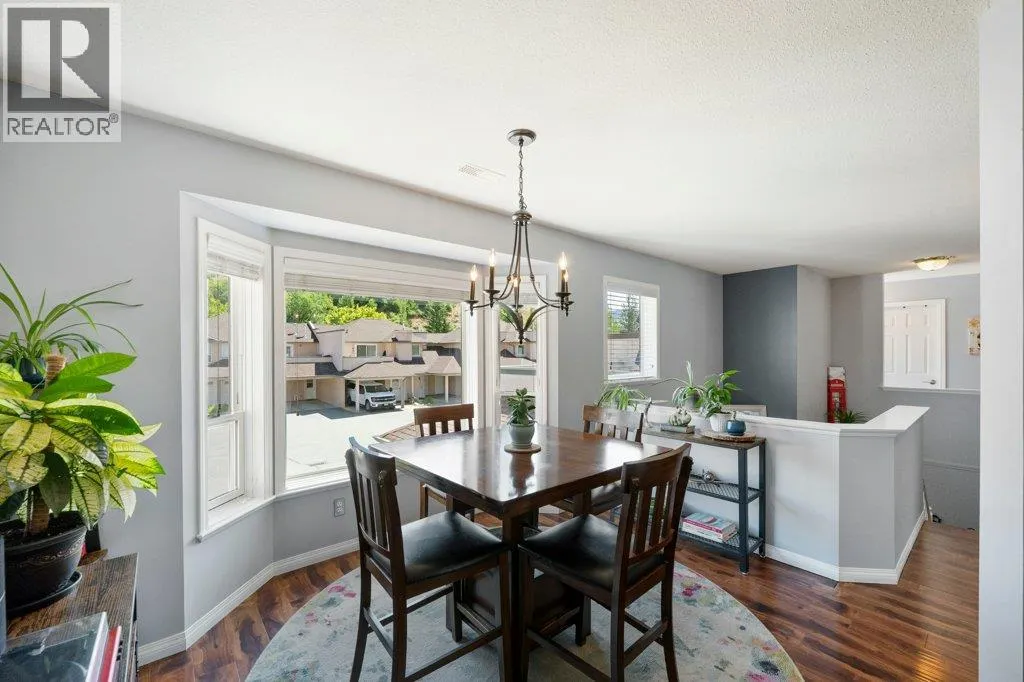6514 MEADOWS Drive Unit# 8