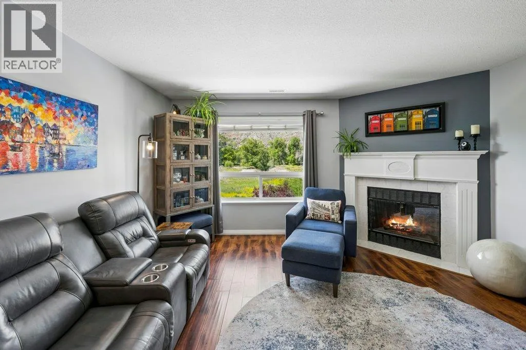 6514 MEADOWS Drive Unit# 8