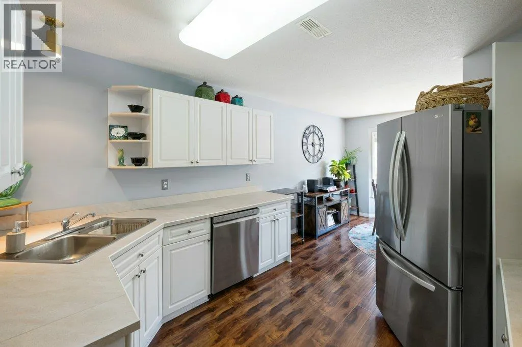 6514 MEADOWS Drive Unit# 8