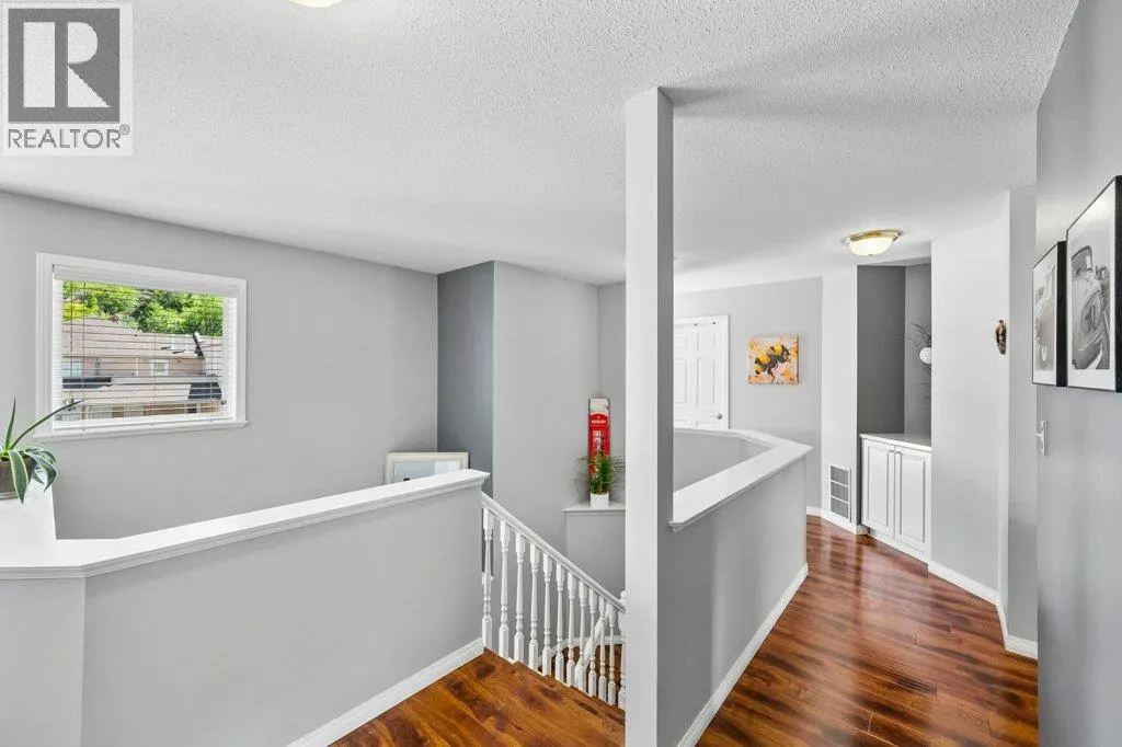 6514 MEADOWS Drive Unit# 8