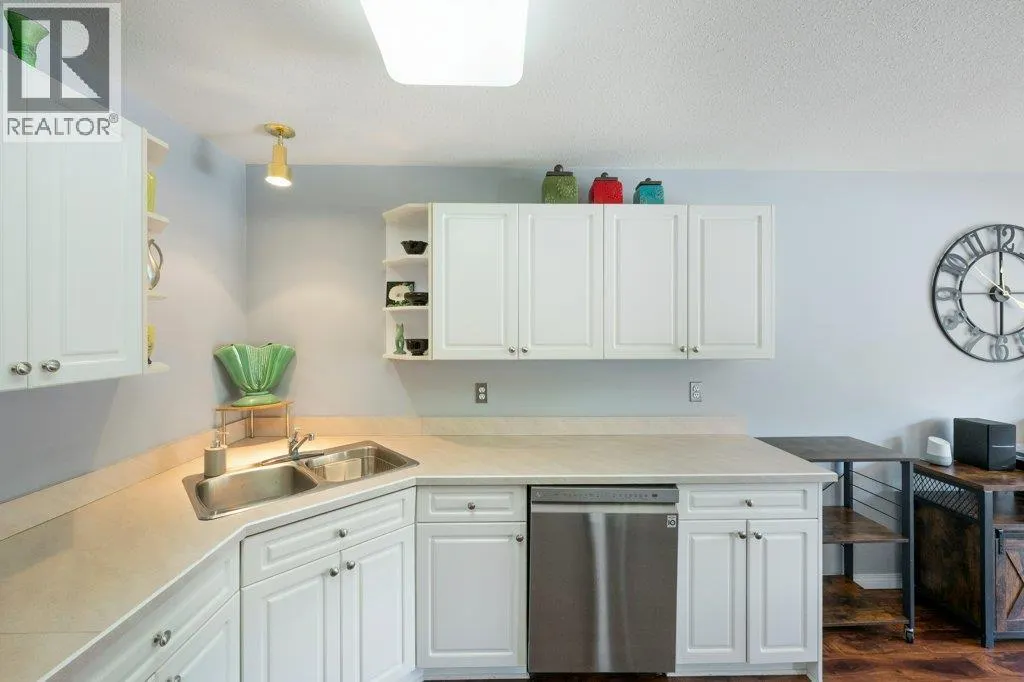 6514 MEADOWS Drive Unit# 8