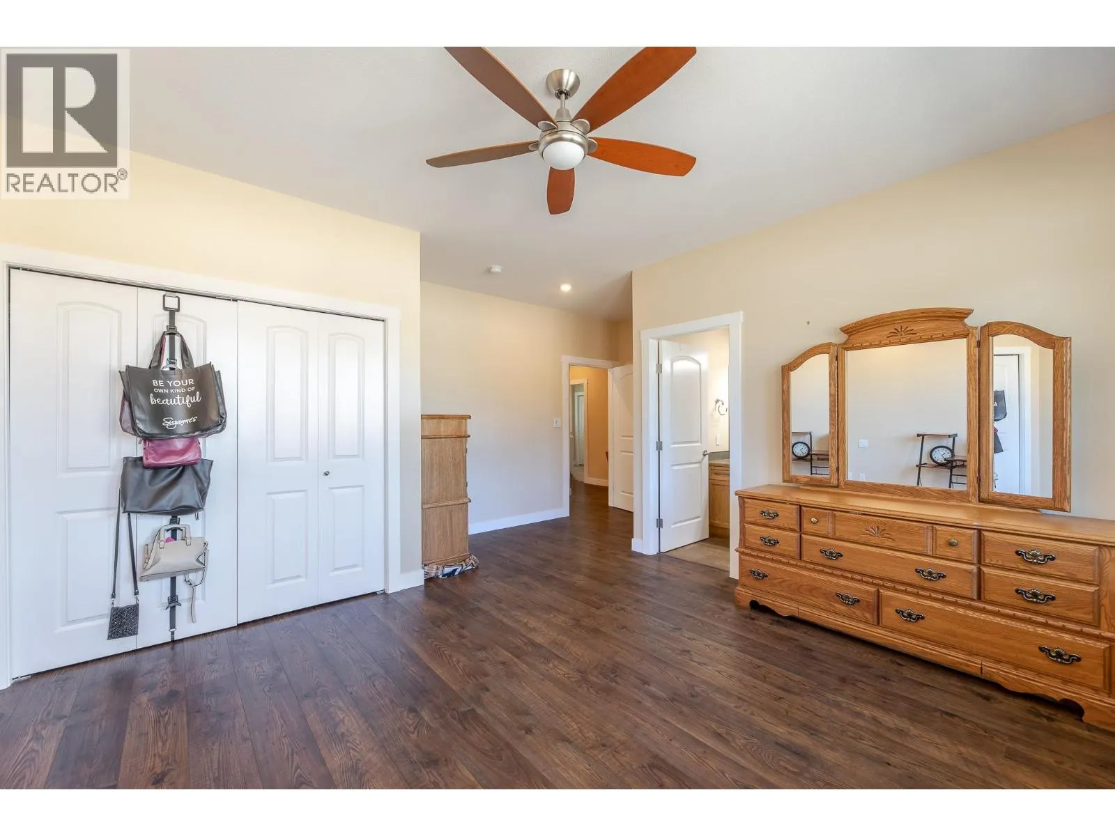 6602 Oxbow Crescent