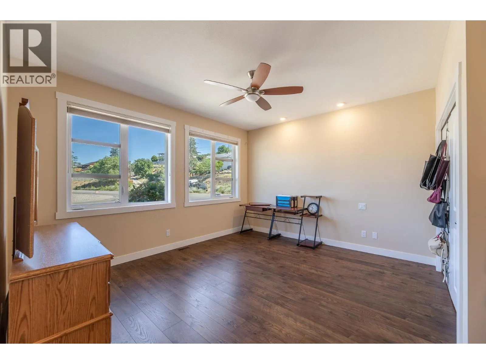 6602 Oxbow Crescent