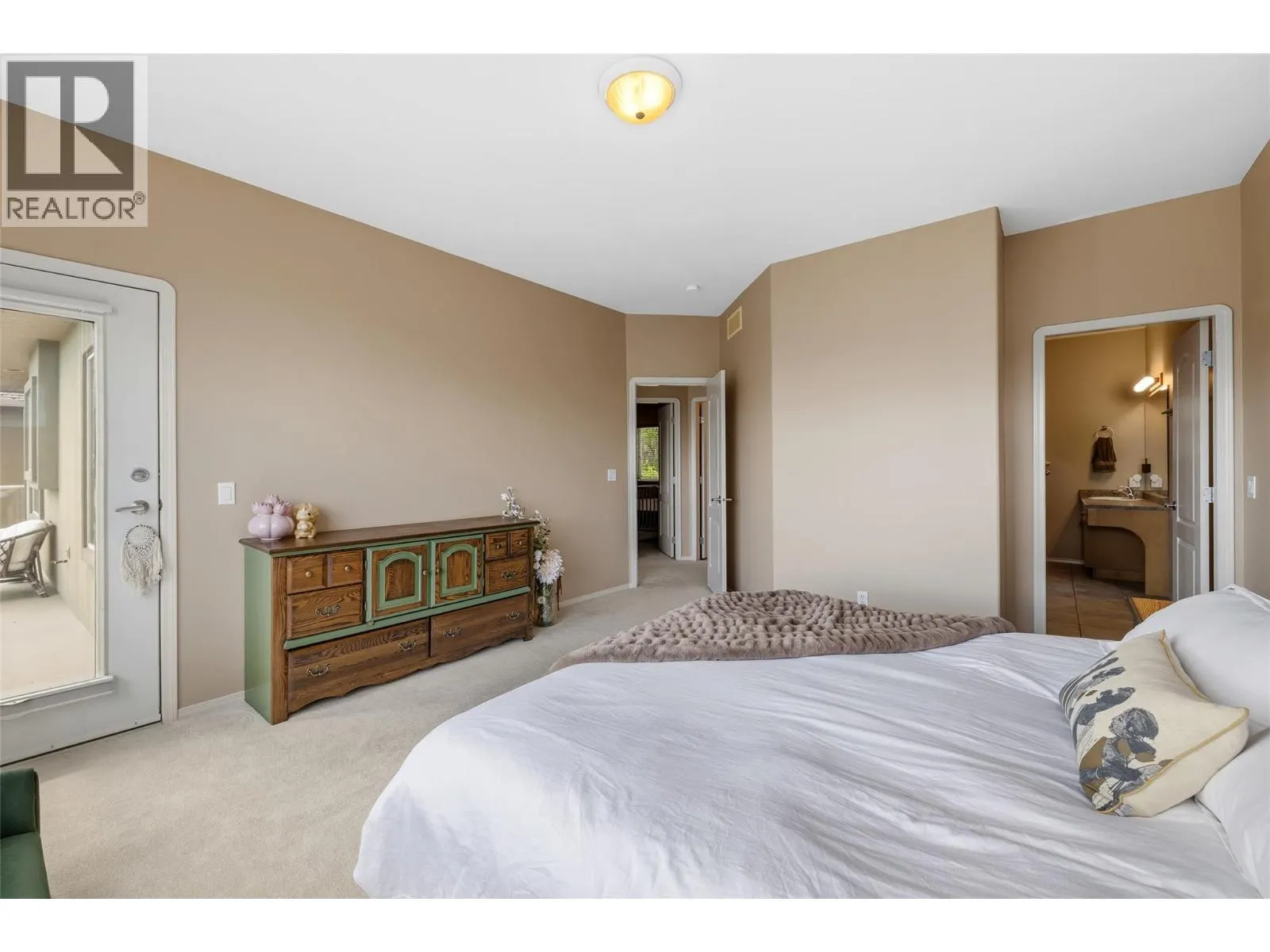 2060 Spyglass Way