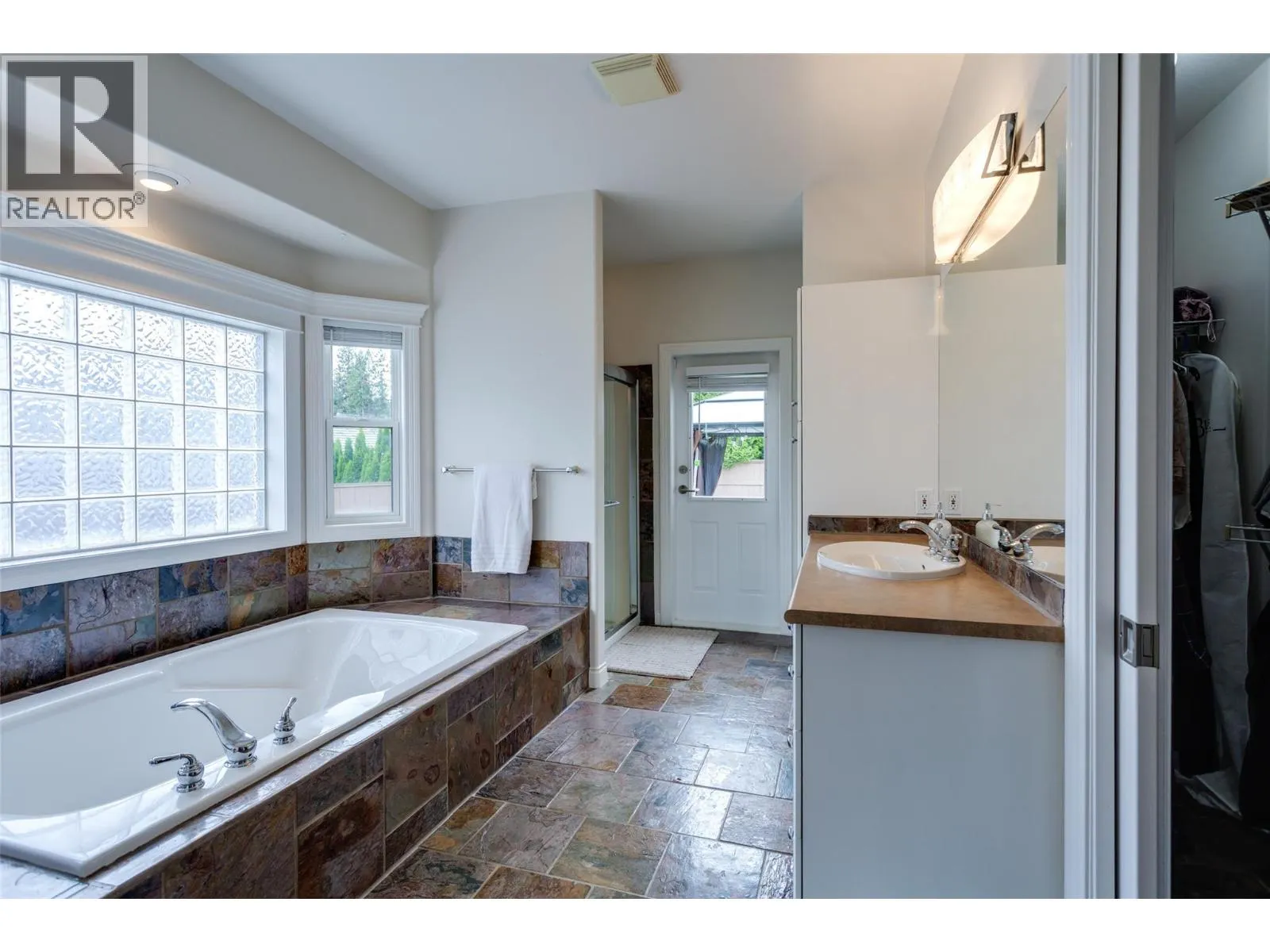 3080 Quail Crescent