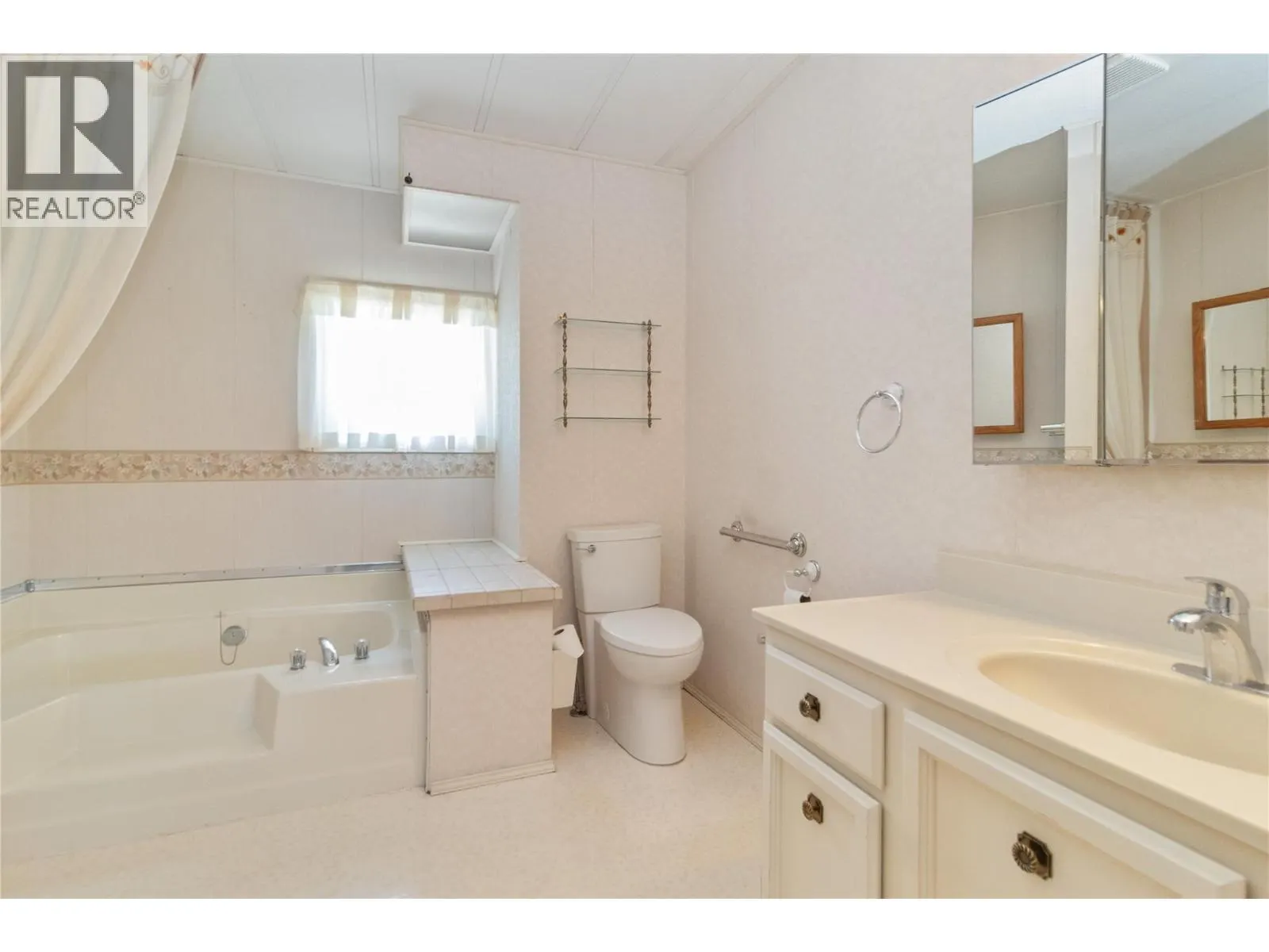 2098 Boucherie Road Unit# 44