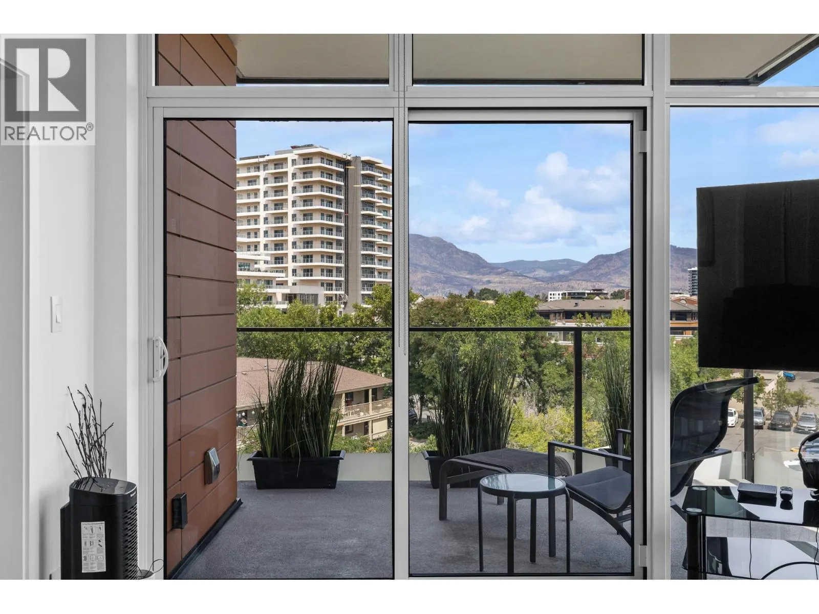 3389 Lakeshore Road Unit# 407