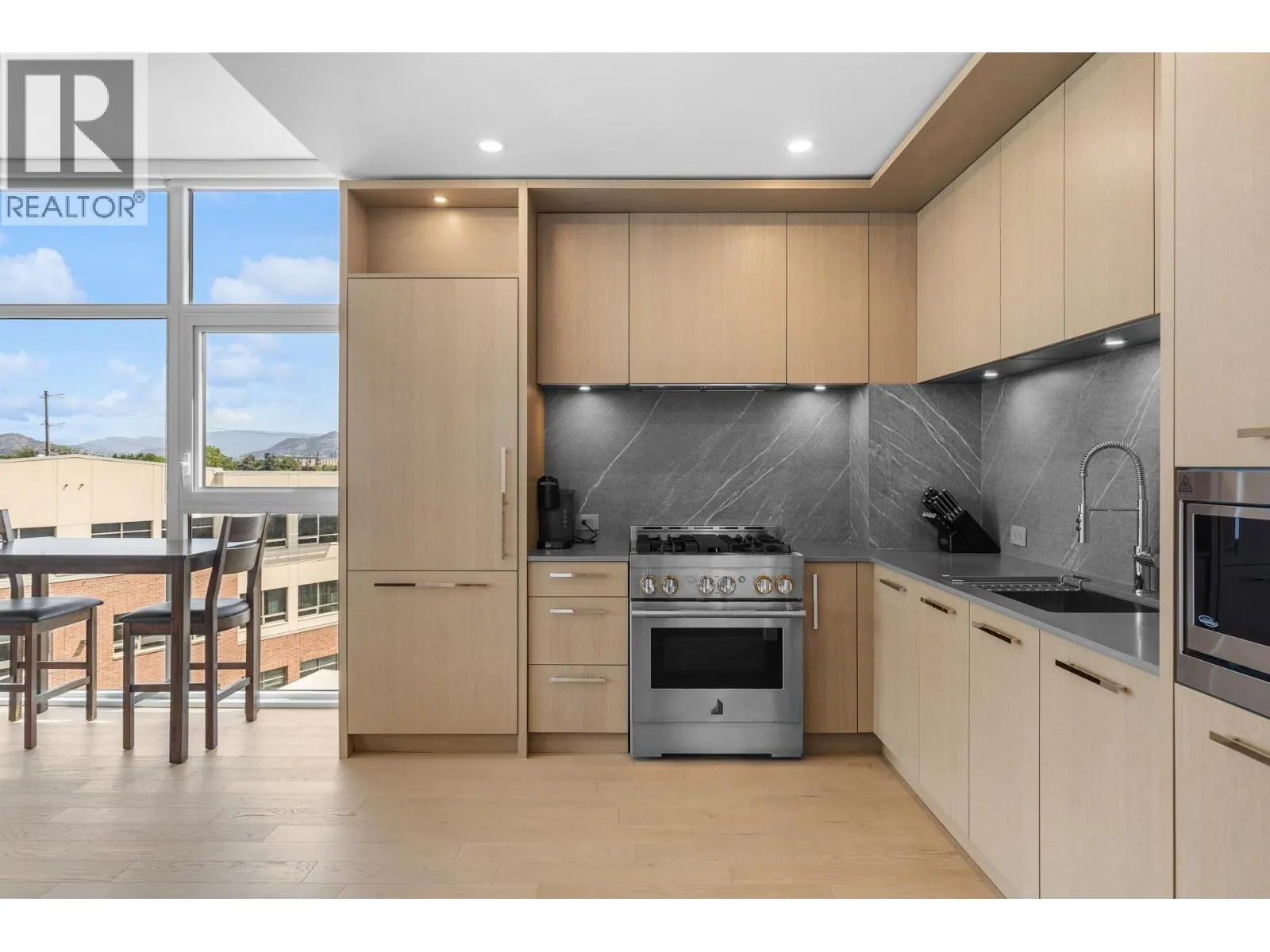 3389 Lakeshore Road Unit# 407