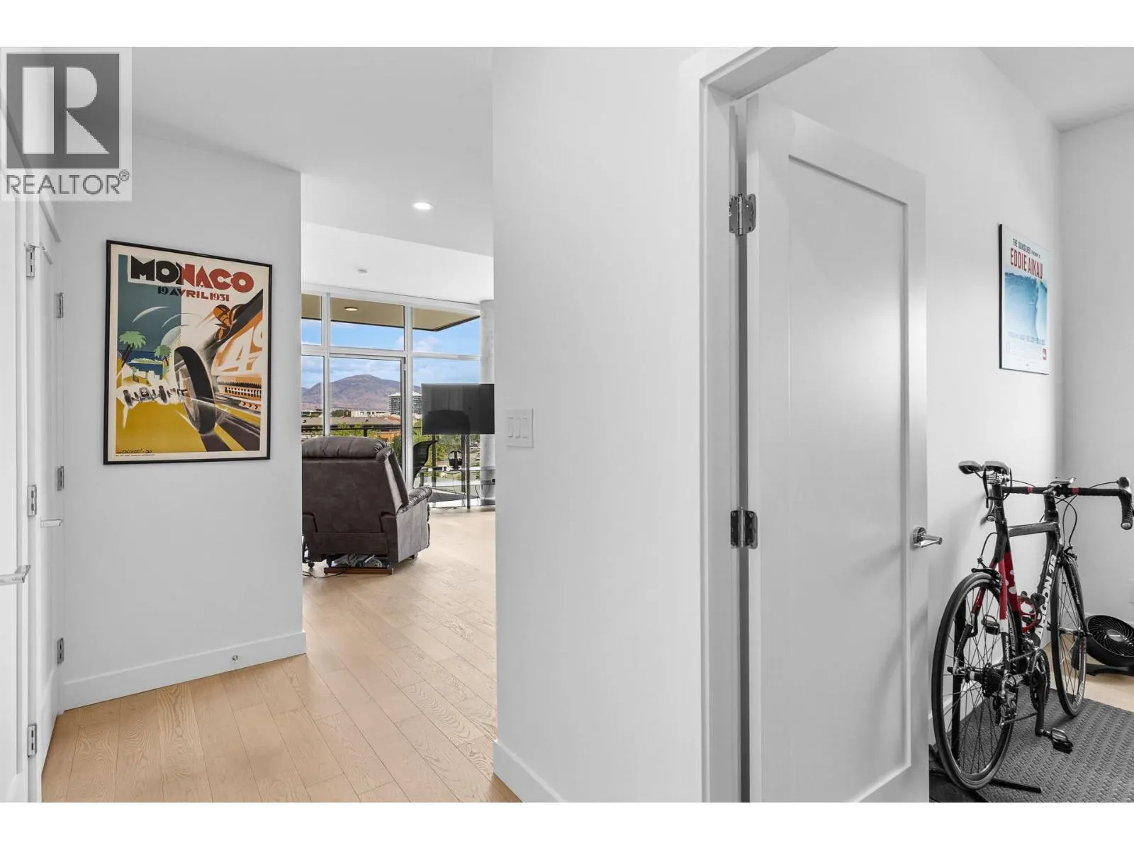 3389 Lakeshore Road Unit# 407