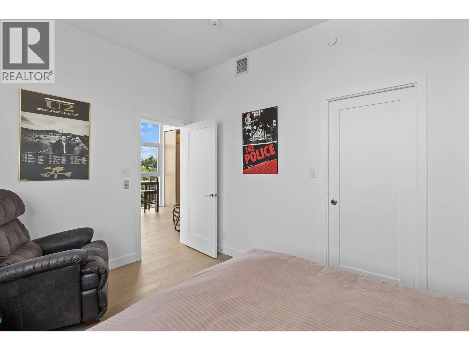 3389 Lakeshore Road Unit# 407