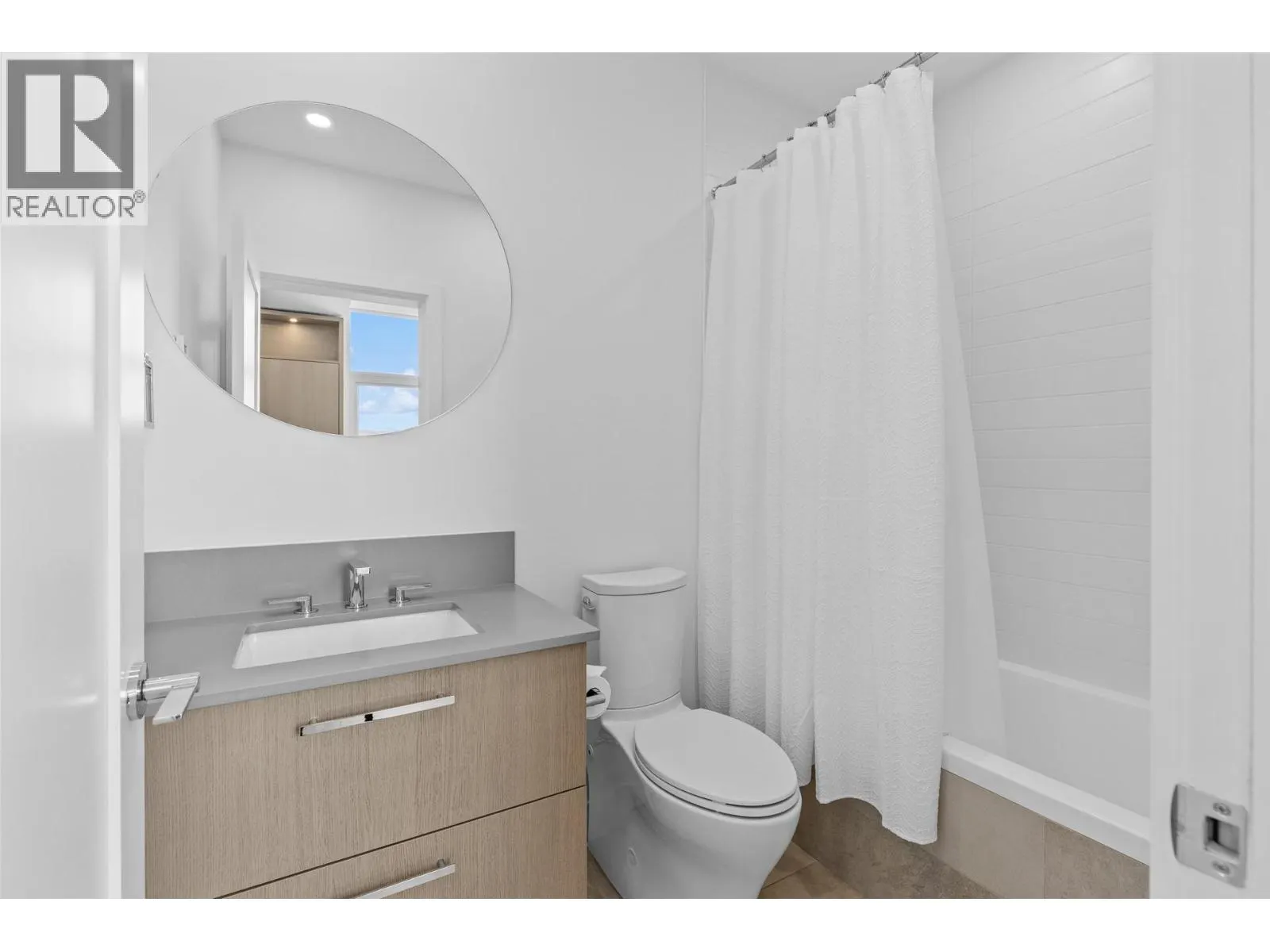 3389 Lakeshore Road Unit# 407