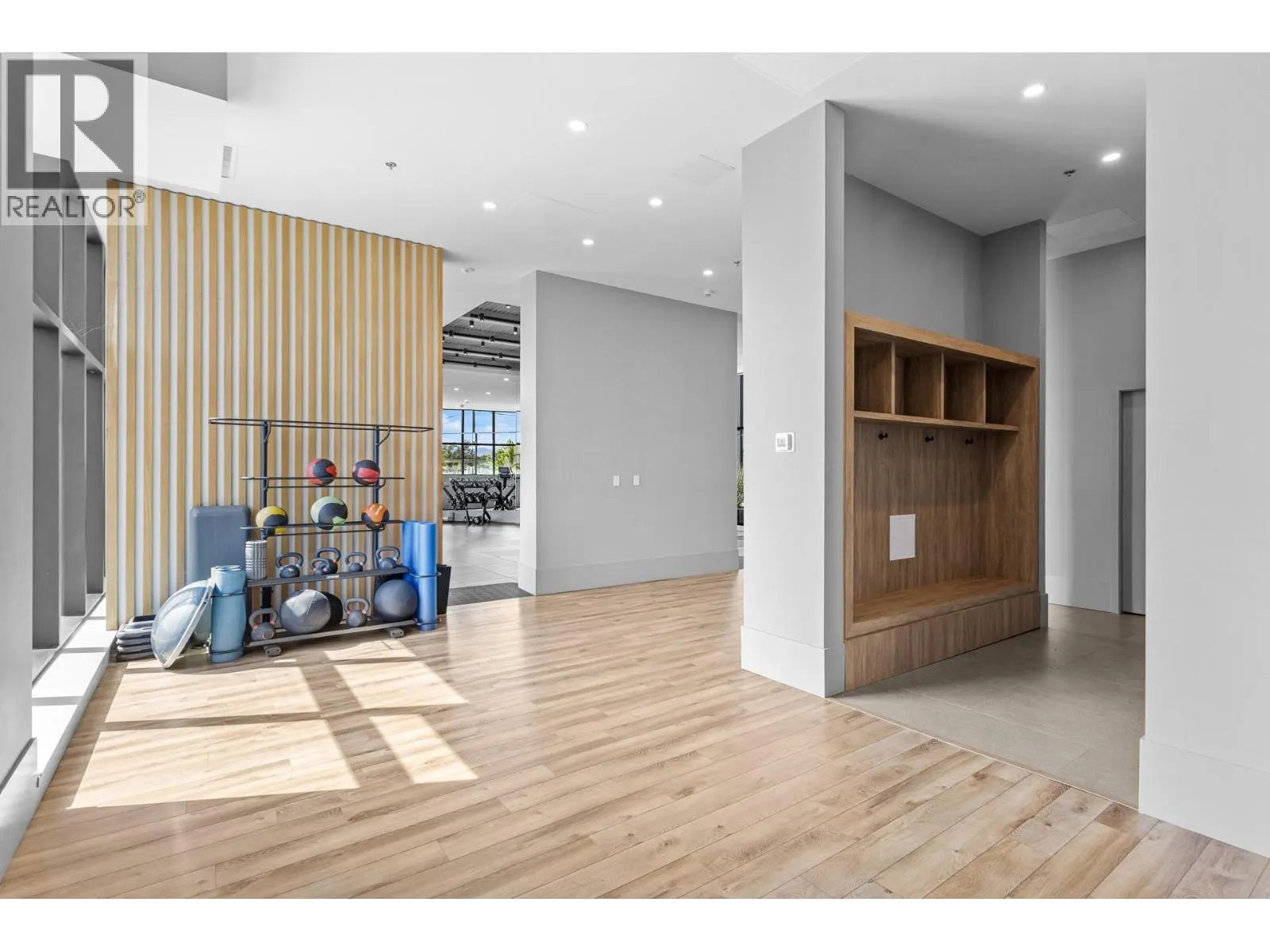 3389 Lakeshore Road Unit# 407