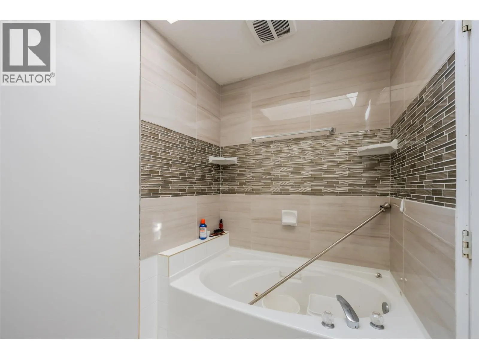 6128 Saint martin Place