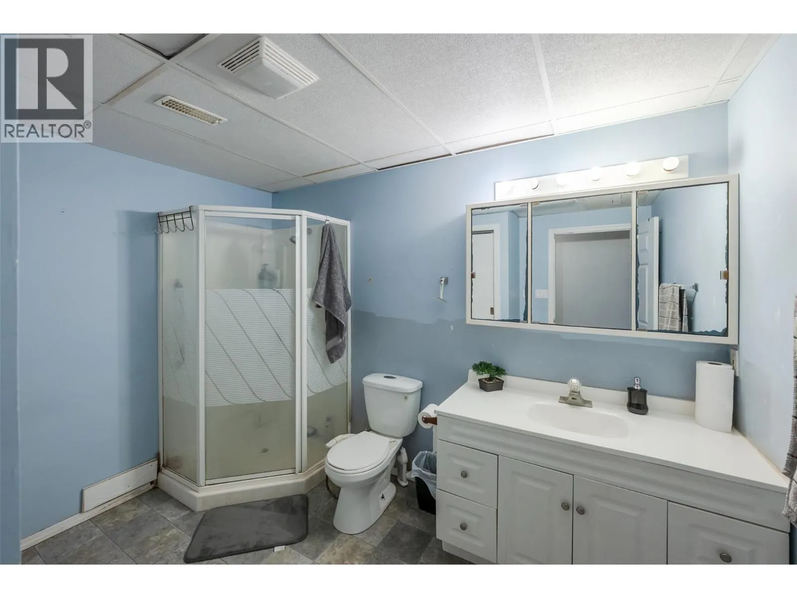 6128 Saint martin Place