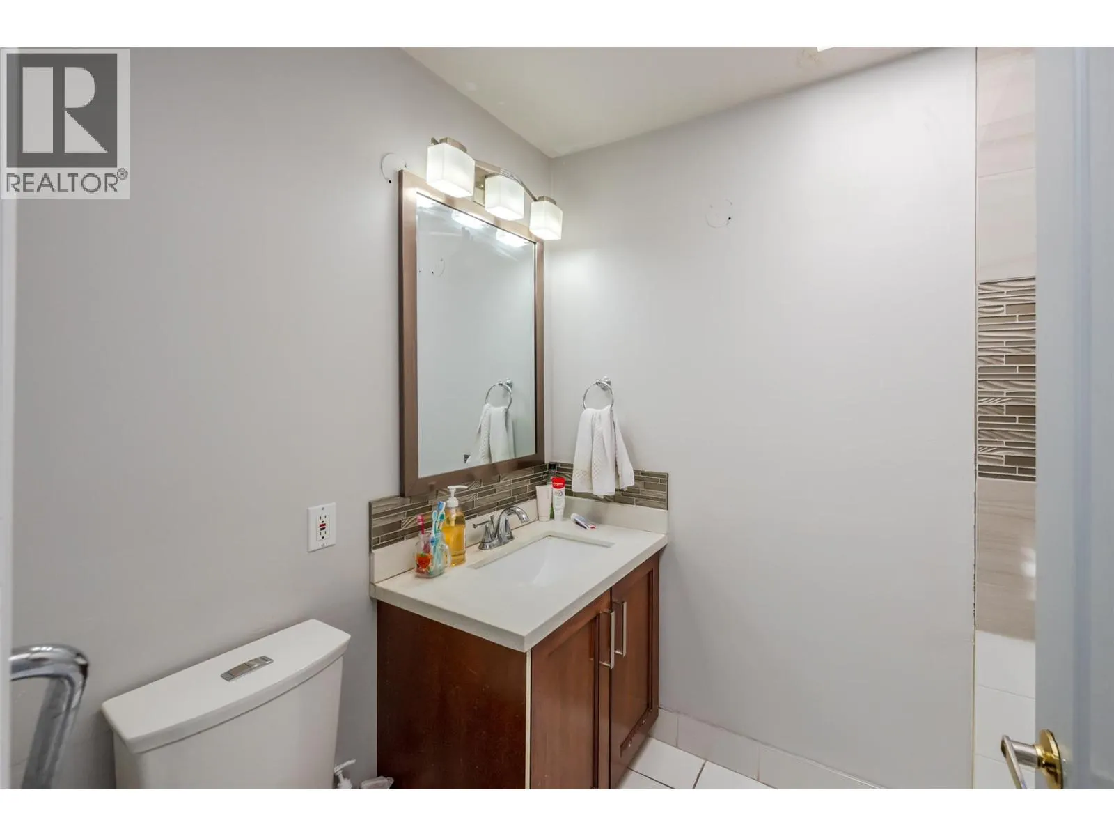 6128 Saint martin Place