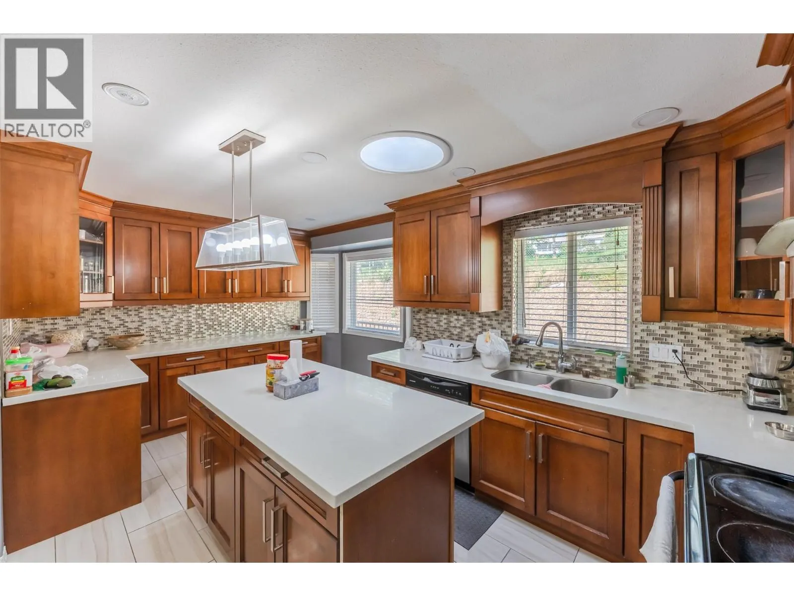 6128 Saint martin Place
